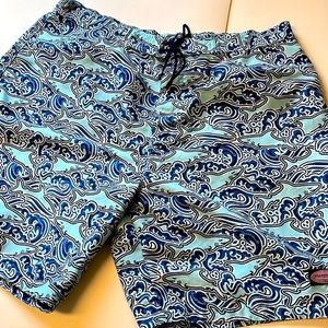 Vineyard vines men’s swimming shorts‎ size L. Has waves and sharks on them. O4.